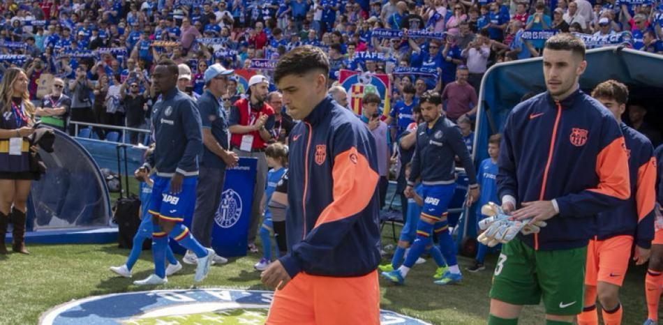 AG体育app下载-世体：赫塔费球迷折服于佩德里的表现，赛后争相合影索要签名